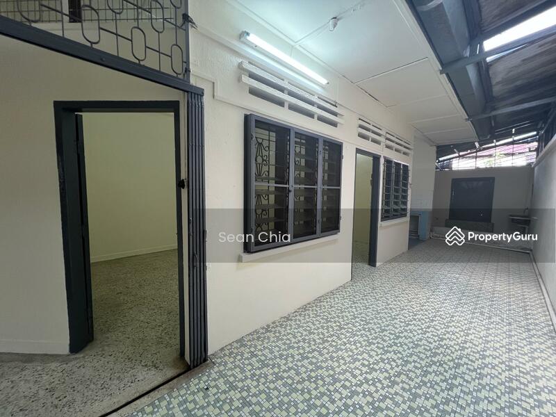 Untuk Dijual - Newly Refurbished 1sty House 20x80 4R2B Nearby Maybank Meru Klang